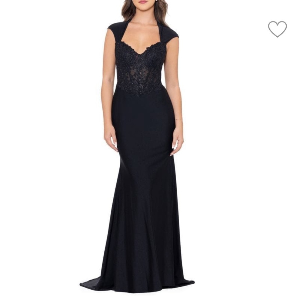 BETSY & ADAM Sweetheart Neckline Trumpet Gown
